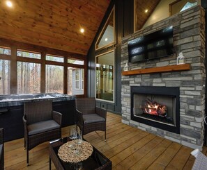 Interior - Treat Yourself to a Stay at Sugar Plum Cottage (Broken Bow)