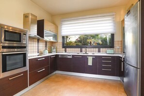 Microwave, dishwasher, coffee/tea maker - Villa Kallisti Ialyssos by Villa Plus (Ialysos)