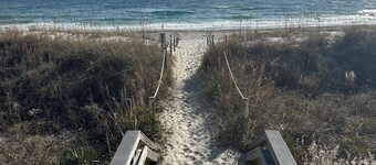 Cozy 1-bedroom, 1.5 bathroom condo in Emerald Isle with FANTASTIC ocean views!