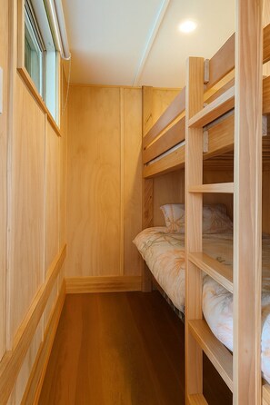 Bed sheets - Cozy Tiny-Cabin Retreat (Nature Escape) (Cable Bay)