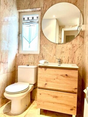 Bathroom - Oakflat - Oakplaces com (León)