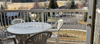 Cozy getaway with a beautiful view!