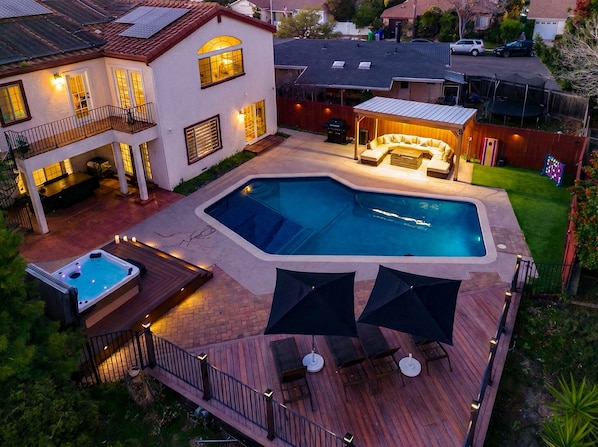Outdoor pool, a heated pool - The Grand Bay Retreat – 5-BR Luxury Home w/ Pool, Hot Tub & Game Areas (San Diego)