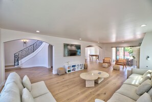 Smart TV, fireplace, table football - The Grand Bay Retreat – 5-BR Luxury Home w/ Pool, Hot Tub & Game Areas (San Diego)