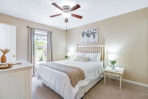 2 bedrooms, iron/ironing board, Internet, bed sheets - Seasonal Pool Access & Patio: Auburn Getaway! (Auburn)