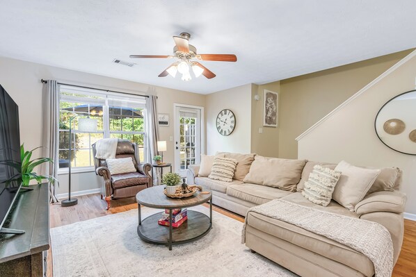 TV - Seasonal Pool Access & Patio: Auburn Getaway! (Auburn)