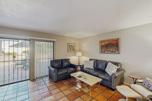 TV, DVD player - Extended Stay in Tucson! Dog-Friendly Townhome (Tucson)