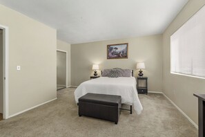 3 bedrooms, iron/ironing board, Internet, bed sheets - Extended Stay in Tucson! Dog-Friendly Townhome (Tucson)
