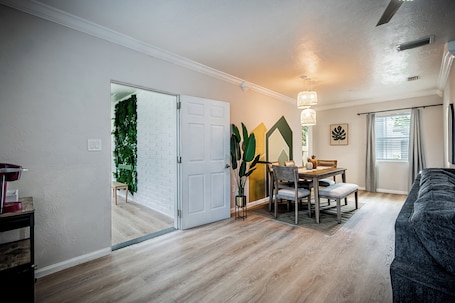 Interior. 2/1 with private backyard in the heart of Ivanhoe