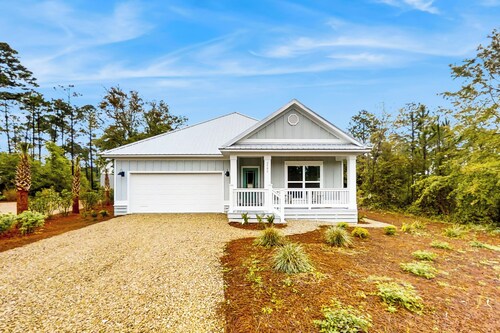 4BR Getaway w/ Pool Access - Walk to the Beach