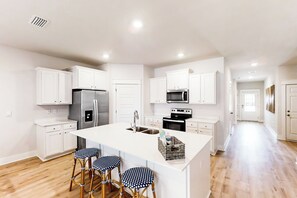 Fridge, microwave, stovetop, dishwasher - 4BR Getaway w/ Pool Access - Walk to the Beach (Saint Teresa)