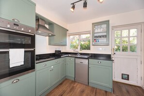 Fridge, microwave, oven, dishwasher - Beautiful 2BR flat in leafy suburb - Pass the Keys (London)
