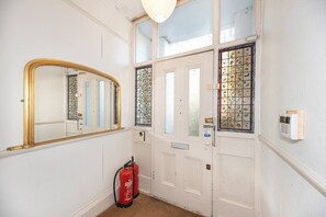 Interior - Beautiful 2BR flat in leafy suburb - Pass the Keys (London)