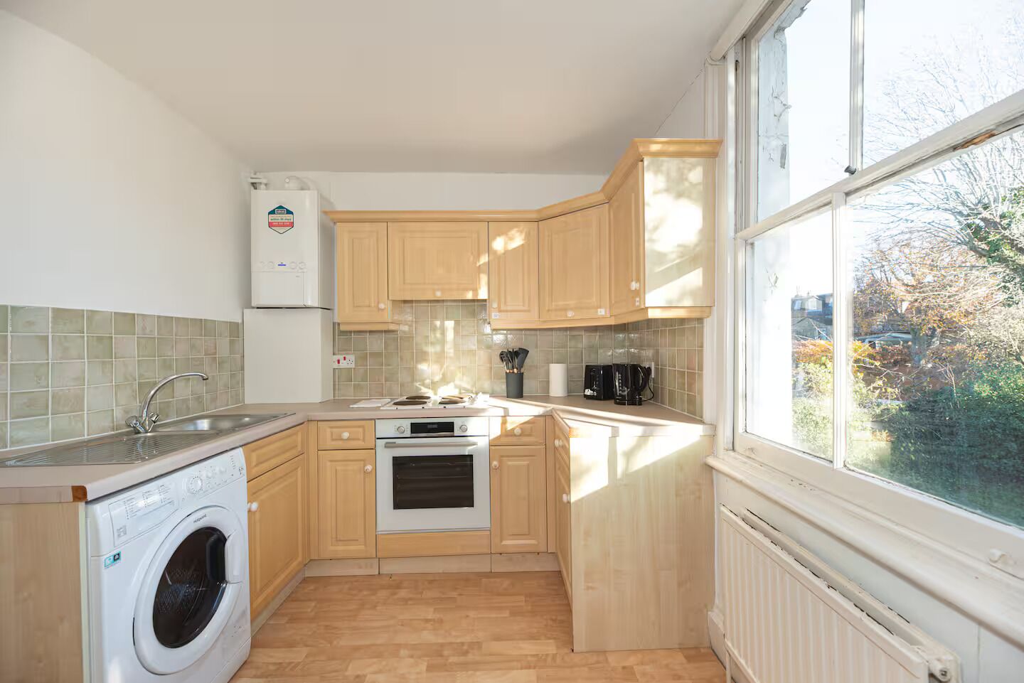 Kühlschrank, Mikrowelle, Ofen, Geschirrspüler