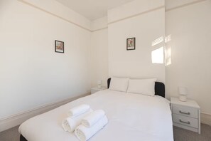 3 sovrum, strykjärn/strykbräda, gratis wi-fi och sängkläder