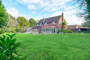 Exterior - Sutherland House • Modern & Elegant Home - Pass the Keys (Telford)