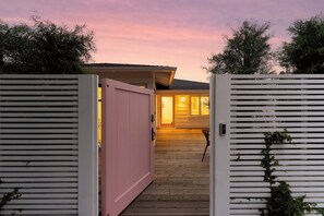 Exterior - NEW! 2 Bed, Walk To Beach, Shops, Restaurants, Perfect Family Bungalow, Parking! (Encinitas)