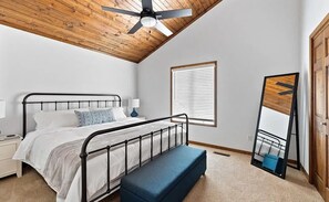 4 habitaciones, tabla de planchar con plancha, wifi y ropa de cama 