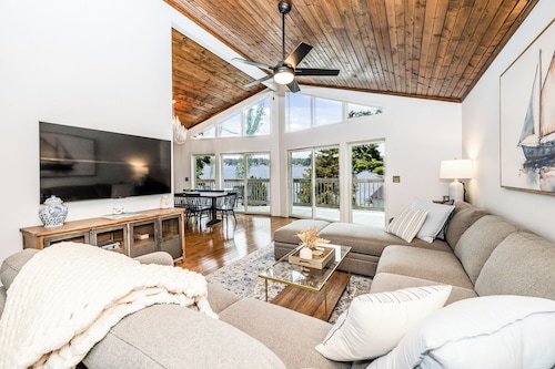 Lux Pool House on Paw Paw Lake, sleeps 14- 1 hr 45 min from Chicago!