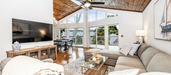 Lux Pool House on Paw Paw Lake, sleeps 14- 1 hr 45 min from Chicago!