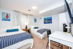 4 bedrooms, iron/ironing board, WiFi, bed sheets