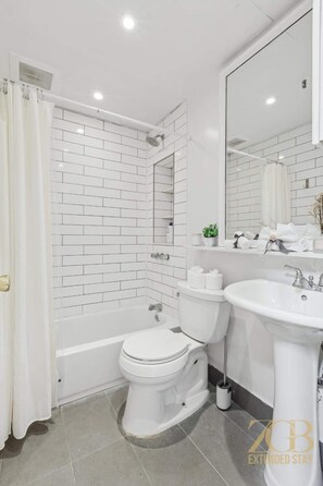 Shower, hair dryer, towels - Spacious 3BR Flex 4 with Washer & Dryer in NoMad (New York)