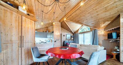 Alpaca Farm, Views Sleeps 4, Parking, 1 Small dog