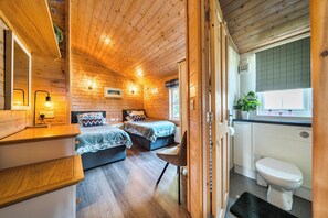 2 bedrooms, iron/ironing board, WiFi (free), bed sheets