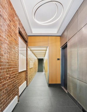 Interior - Luxury King Size 1BR, Renovated UES, Central Park (New York)