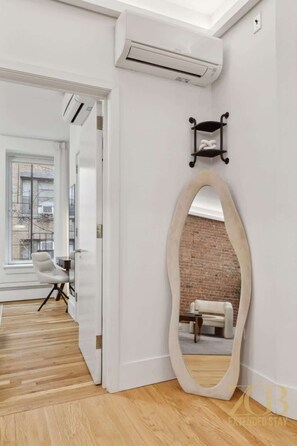 Interior - Luxury King Size 1BR, Renovated UES, Central Park (New York)