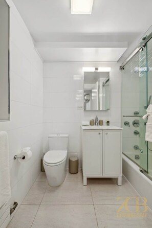 Shower, hair dryer - Luxury King Size 1BR, Renovated UES, Central Park (New York)