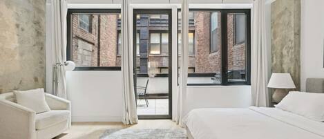 Desk, iron/ironing board, travel cot, WiFi