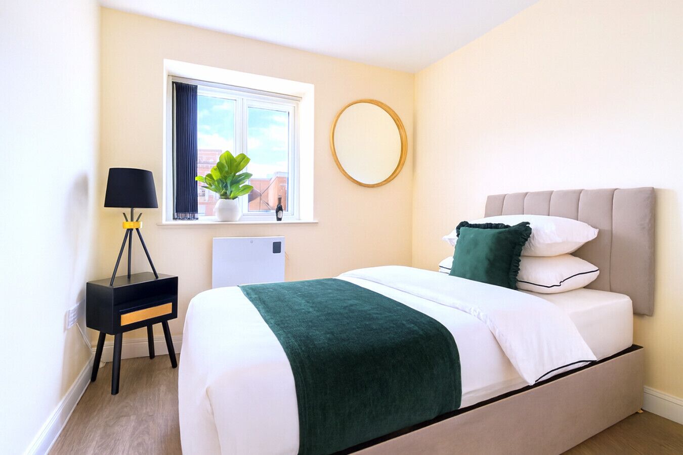 Iron/ironing board, WiFi, bed sheets