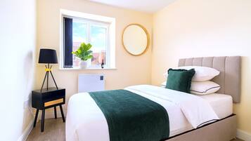 Iron/ironing board, WiFi, bed sheets
