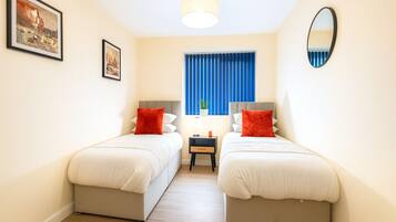 Iron/ironing board, WiFi, bed sheets
