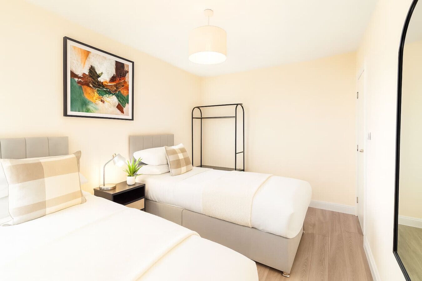 Iron/ironing board, WiFi, bed sheets