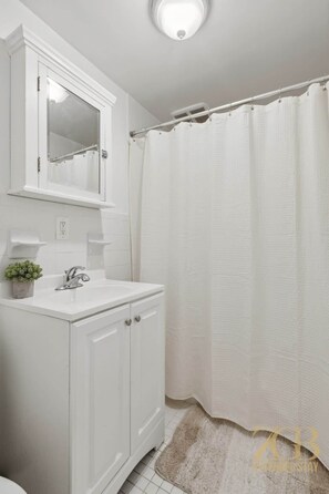 Shower, hair dryer - Gorgeous 2 Bedroom Apt in UES! (New York)