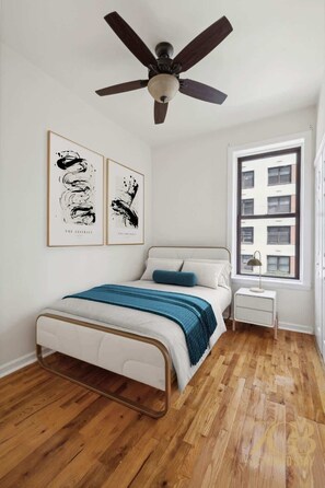 1 bedroom, iron/ironing board, WiFi, bed sheets - Gorgeous 2 Bedroom Apt in UES! (New York)