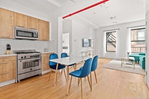 Fridge, microwave, oven, stovetop - Gorgeous and Fully Equipped Luxury 1 Bedroom Apt! (New York)