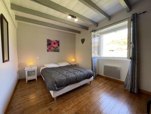 Iron/ironing board, Internet, bed sheets - Spacious house close to mountains and beaches (Bidarray)