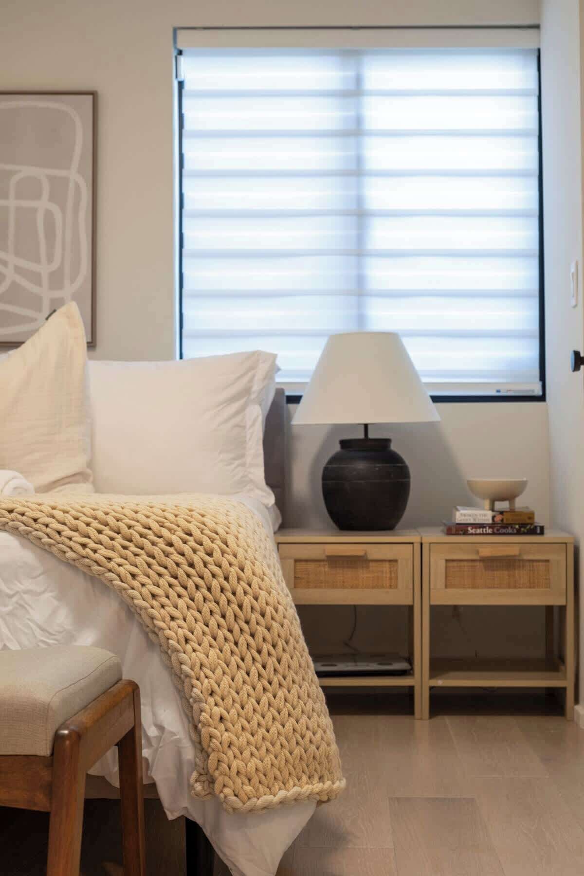 Silitysrauta/-lauta, Wi-Fi, vuodevaatteet