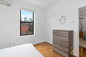 Iron/ironing board, WiFi, bed sheets - Fabulous 1 Bedroom in the Heart of Manhattan (New York)