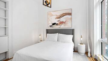1 slaapkamer, een strijkplank/strijkijzer, wifi, beddengoed