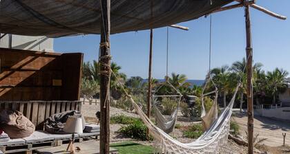 Beachfront King room on the La Fortuna Surf Break - The Baja Station