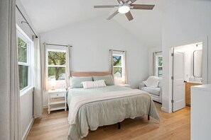 6 bedrooms, WiFi, bed sheets - Winter Getaway Close to Gruene Sleeps 16+ (New Braunfels)