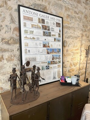 Suite NI | Individuell dekoriert, individuell eingerichtet, schallisolierte Zimmer