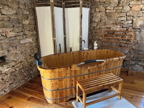 Suite ME | Bathroom - Sweet Home Cornelia (BRUNIQUEL)