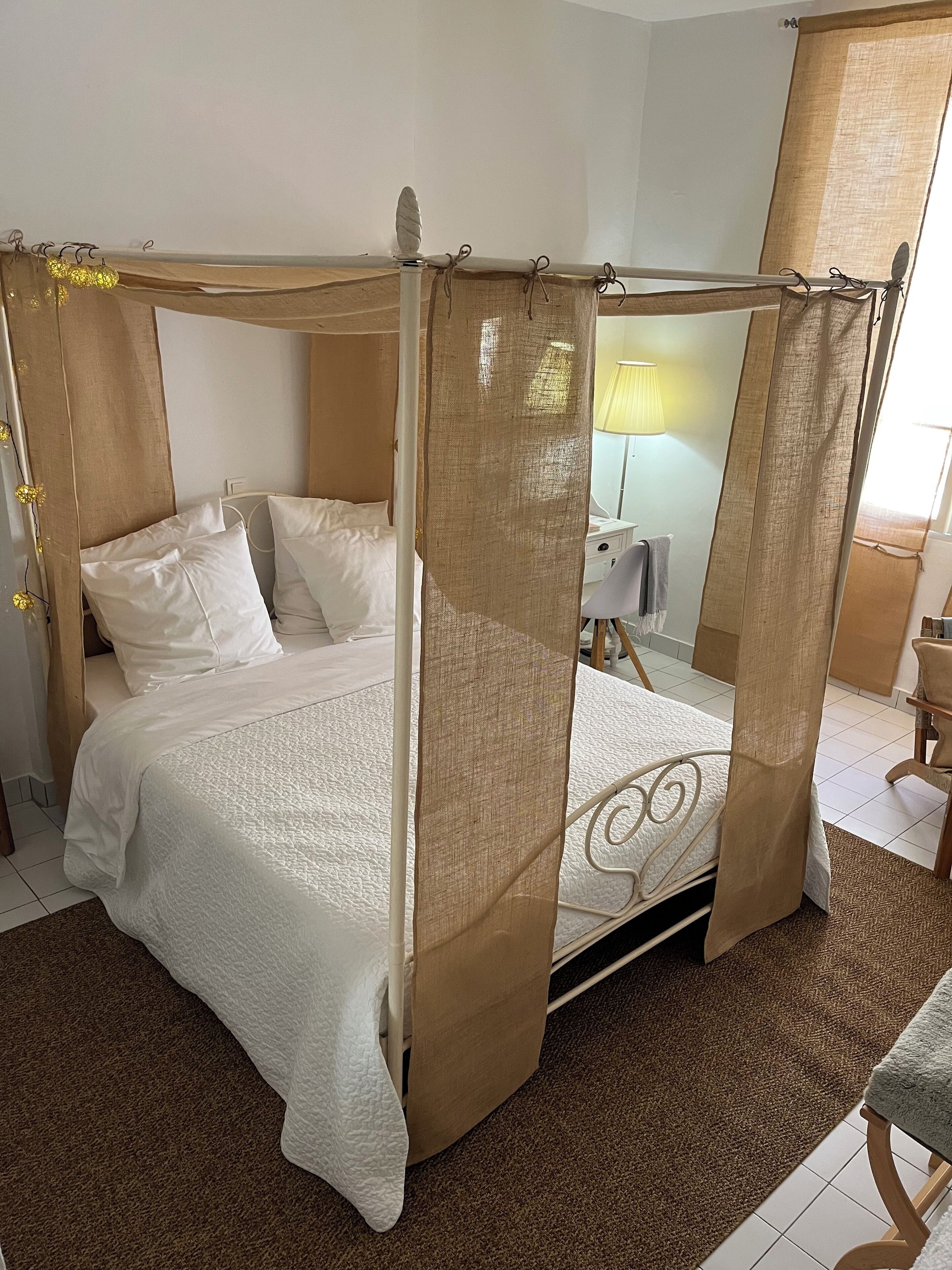 Suite OM | Individually decorated, individually furnished, soundproofing, free WiFi