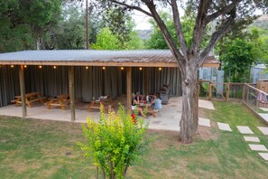 Outdoor dining - Guadalupe River Apt | 2BR-1BA | Riverfront (New Braunfels)