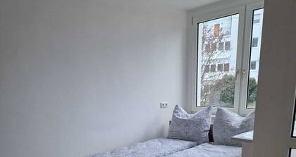 Moderne 40mÂČ : Balcon, 8 min de l'Expo, Wi-Fi rapide, calme & frais rĂ©novĂ©